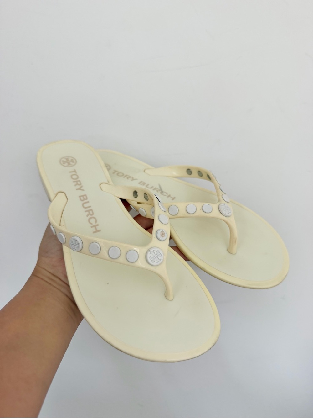 Tory Burch Cream Logo Stud Flip Flop Rubber Sandals Sz 5 Summer Light